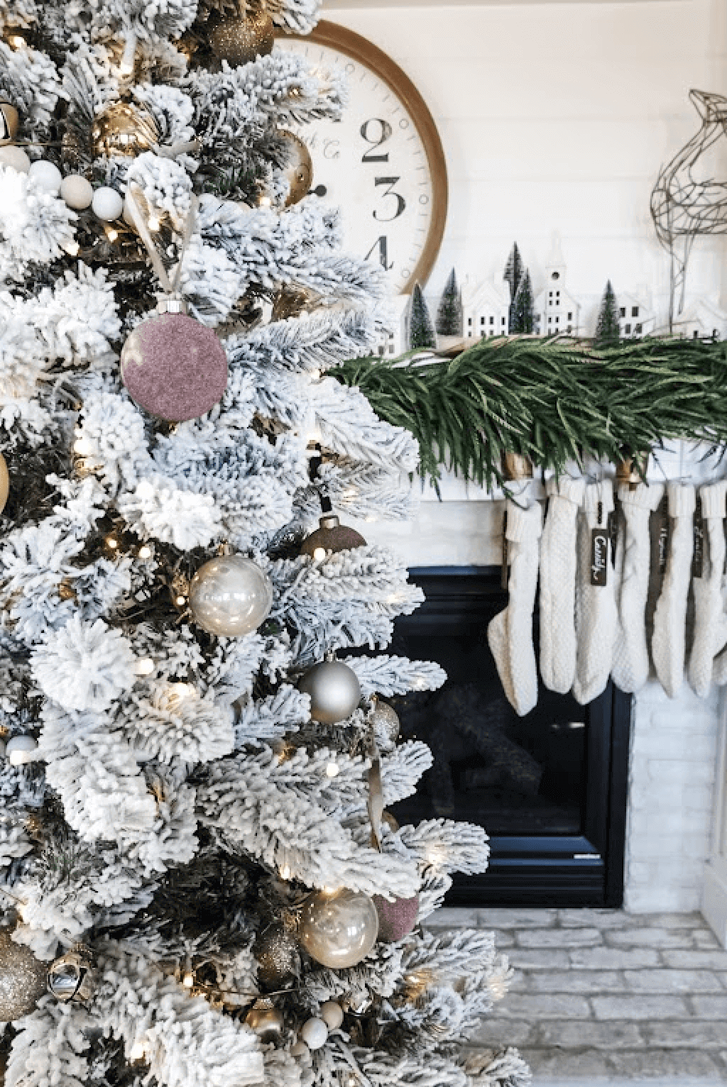 Árvore de Natal Artificial Slim King Flock® de com 650 Luzes LED Branco Quente