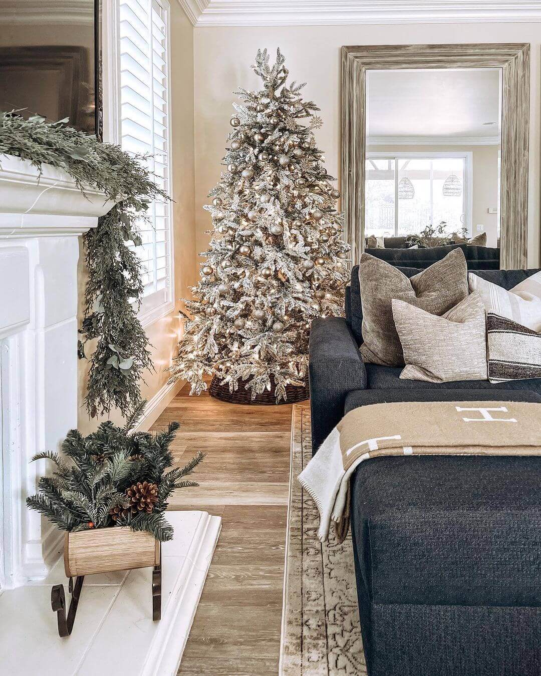 Árvore de Natal Artificial Queen Flock® com 800 Luzes LED Brancas Quentes